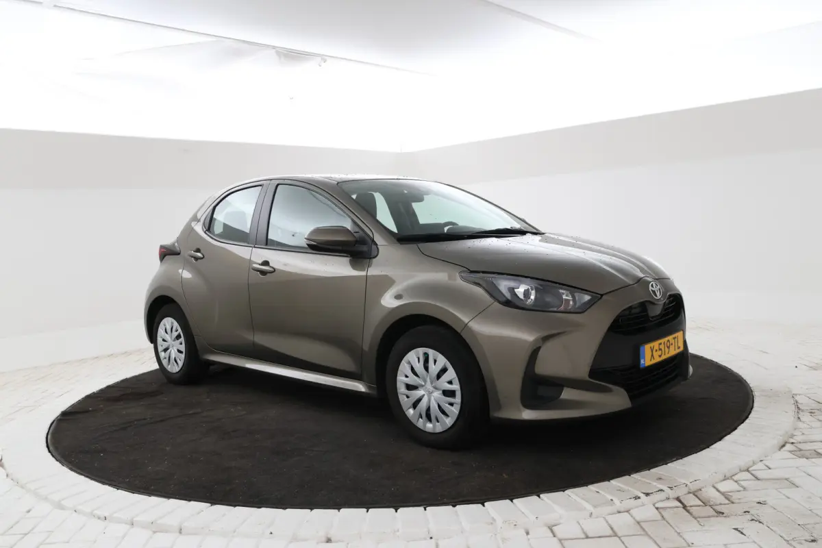 1.5 VVT-i Active 5 Deurs Navigatie, Airco