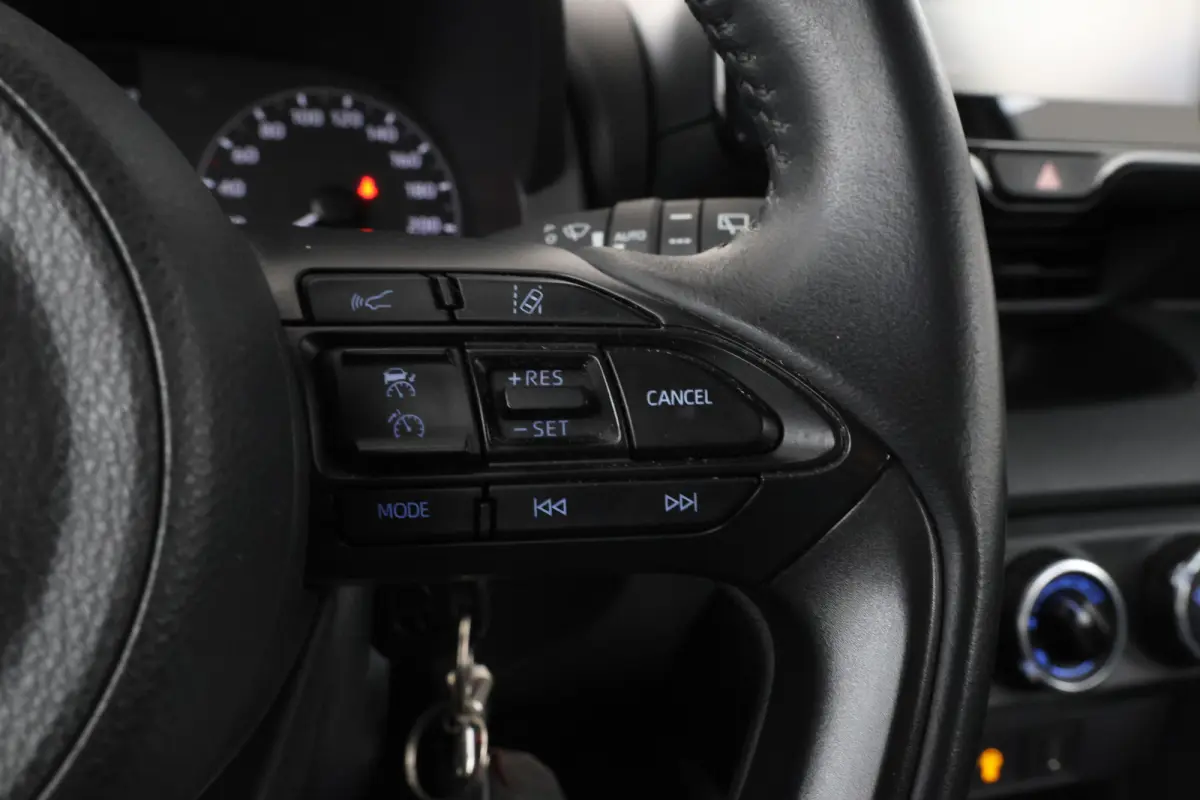 1.5 VVT-i Active 5 Deurs Navigatie, Airco