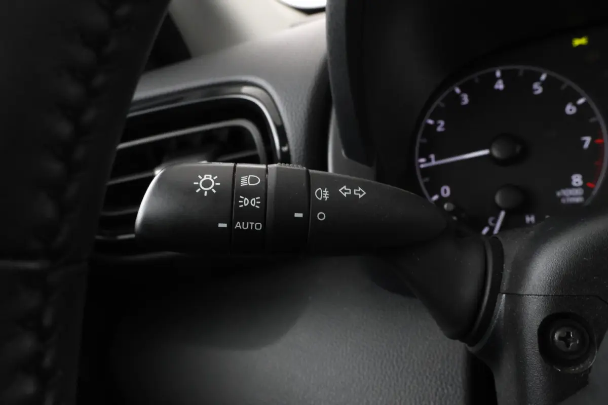 1.5 VVT-i Active 5 Deurs Navigatie, Airco