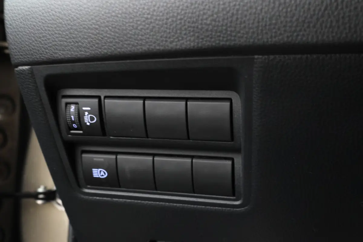 1.5 VVT-i Active 5 Deurs Navigatie, Airco