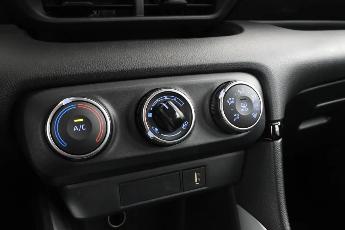1.5 VVT-i Active 5 Deurs Navigatie, Airco