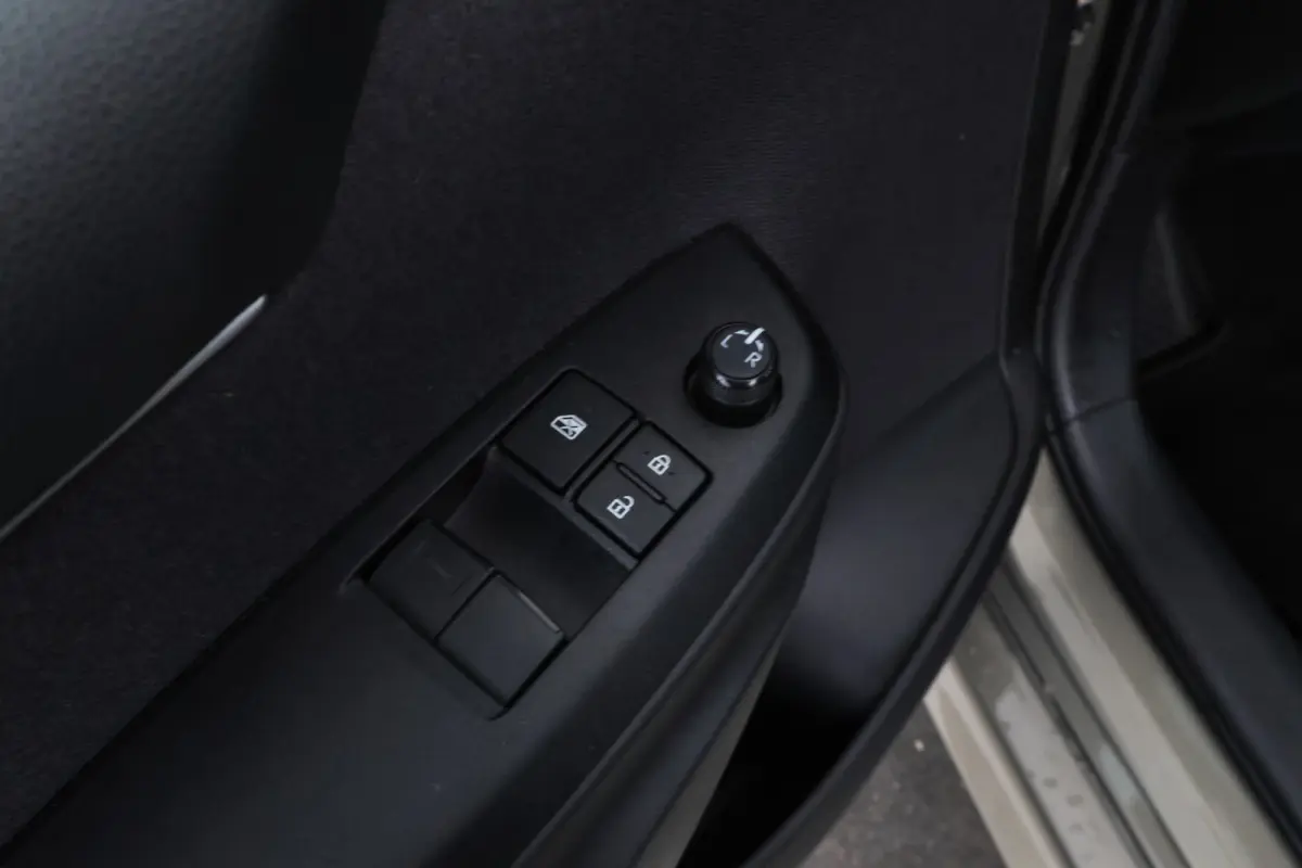 1.5 VVT-i Active 5 Deurs Navigatie, Airco
