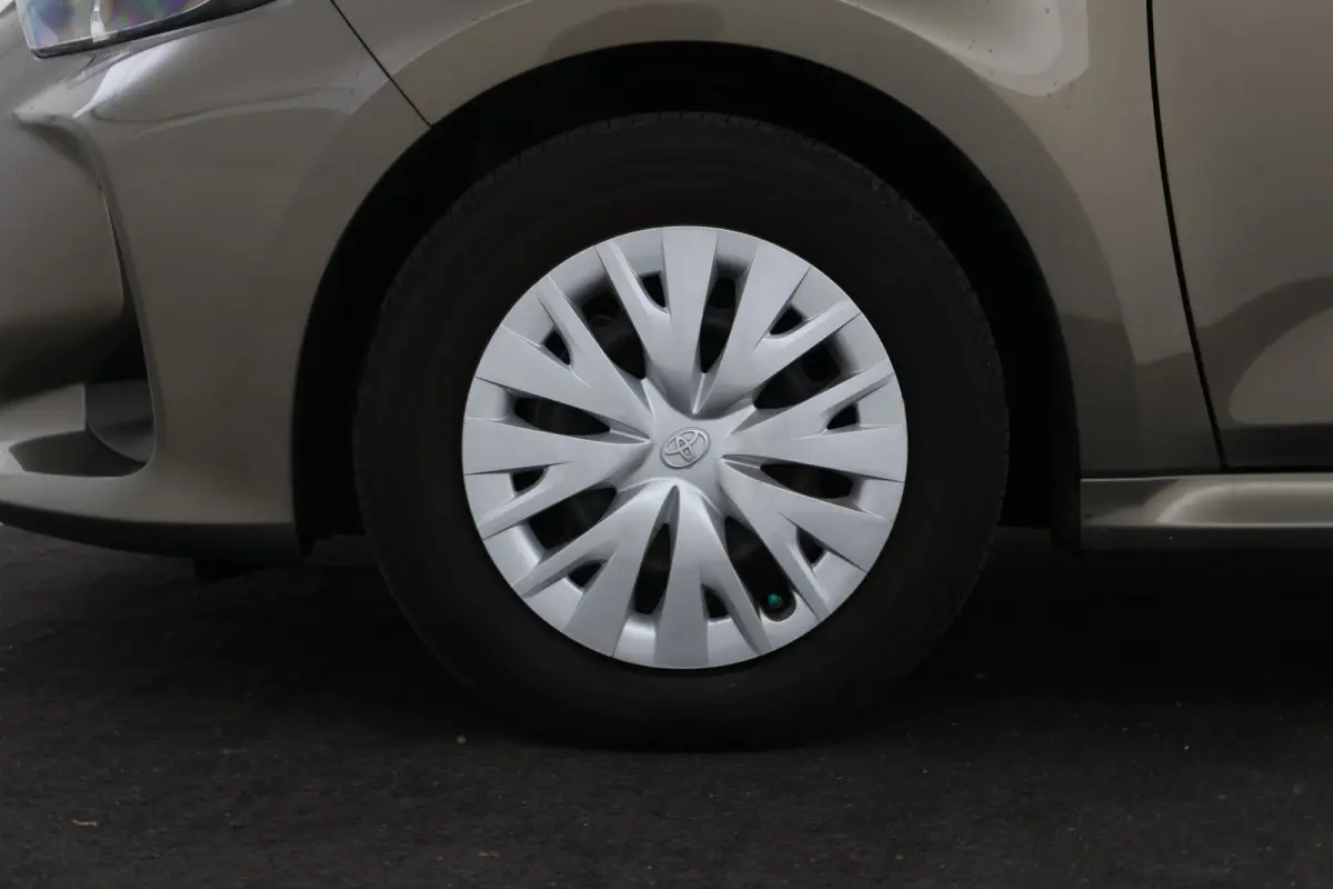 1.5 VVT-i Active 5 Deurs Navigatie, Airco