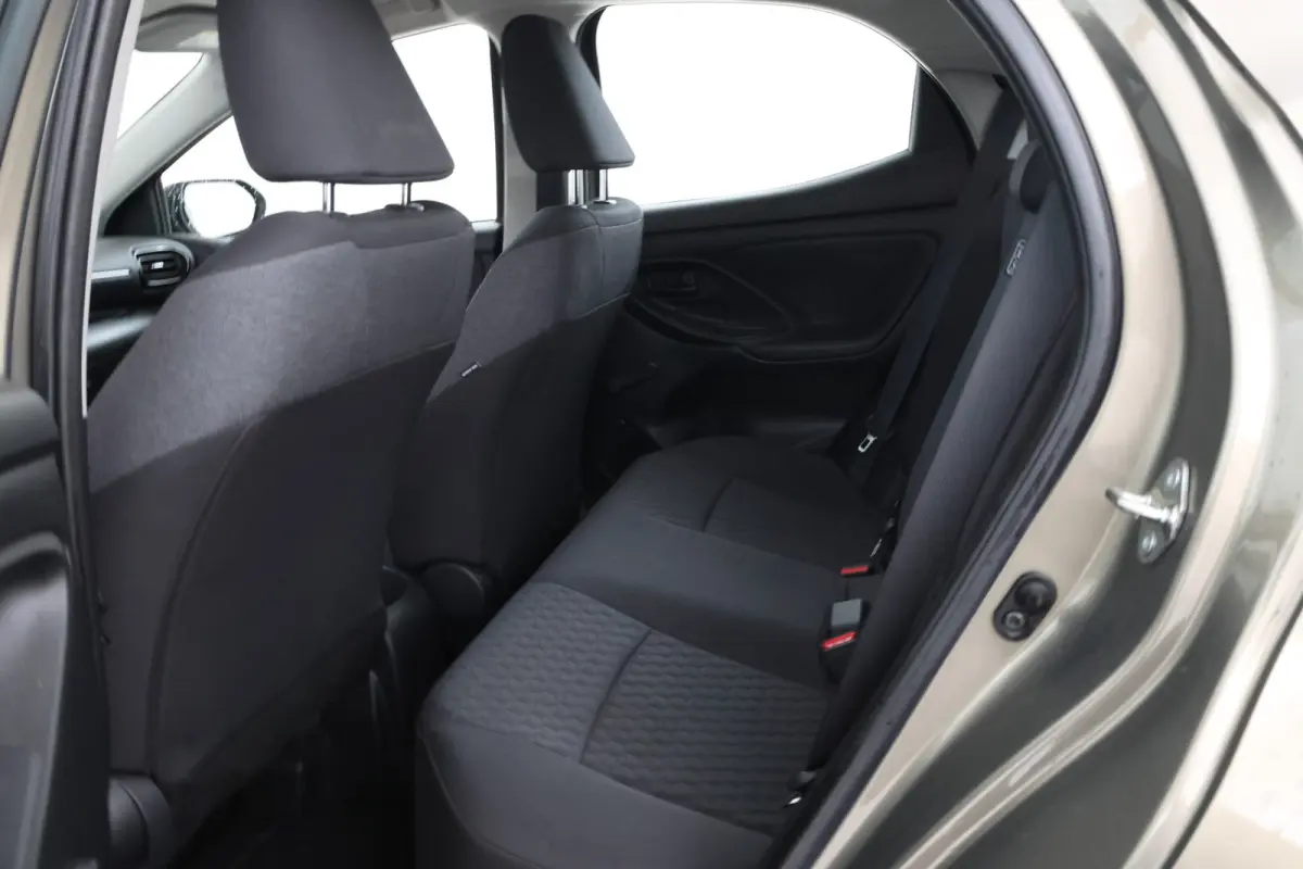 1.5 VVT-i Active 5 Deurs Navigatie, Airco