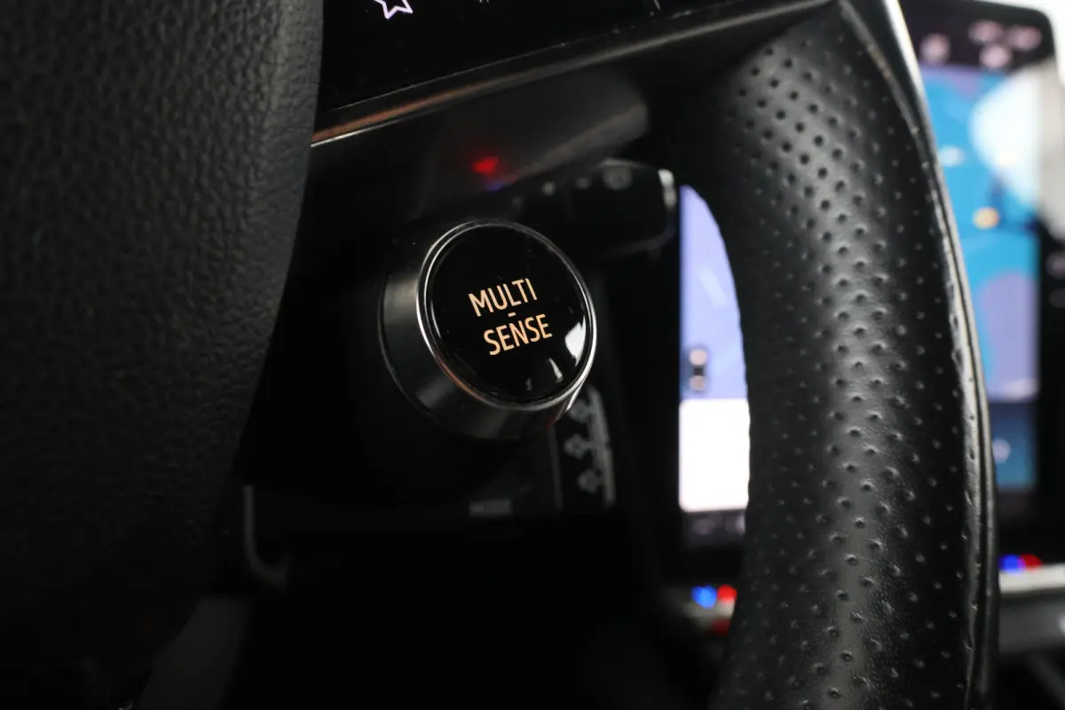 EV60 Optimum Charge Techno Adaptive Cruise, Apple Carplay/Android Auto,