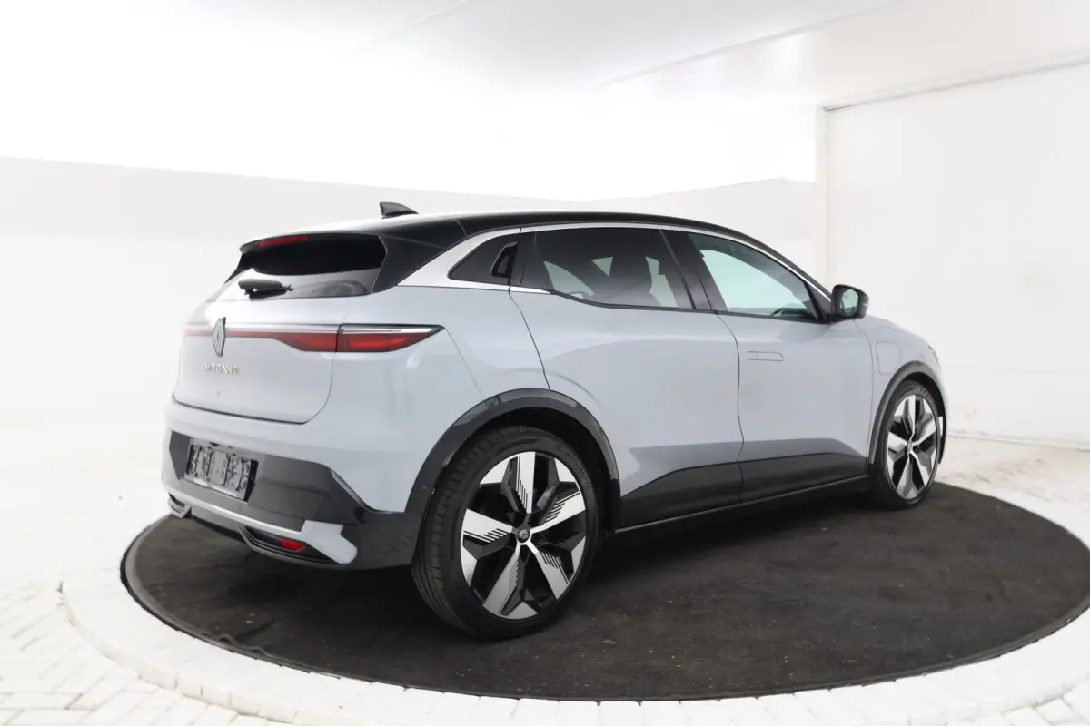 EV60 Optimum Charge Techno Adaptive Cruise, Apple Carplay/Android Auto,