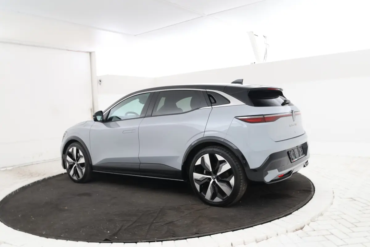 EV60 Optimum Charge Techno Adaptive Cruise, Apple Carplay/Android Auto,