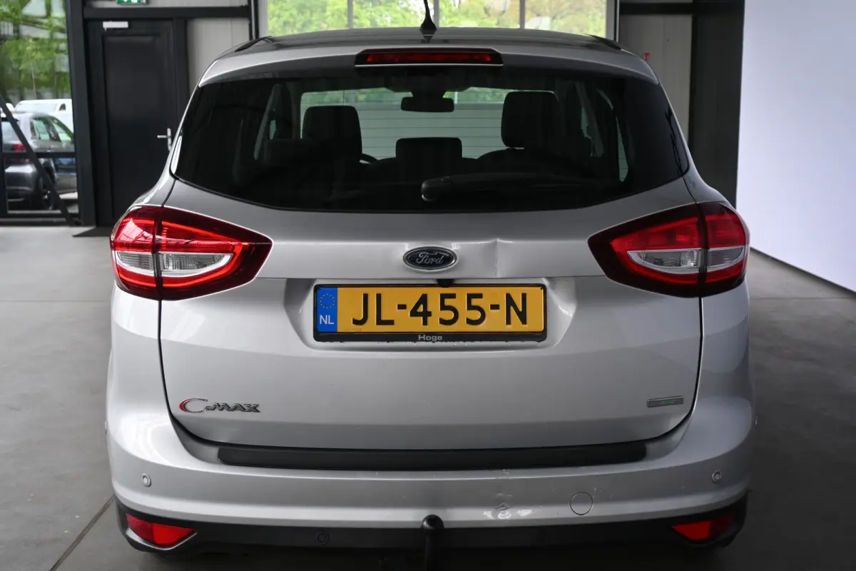 1.0 Titanium Clima Cruise control Navigatie Rijklaarprijs Inruil Mogelijk!
