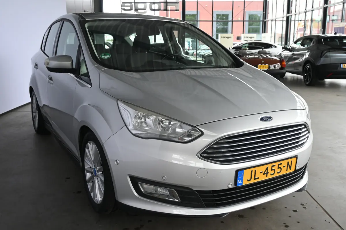 1.0 Titanium Clima Cruise control Navigatie Rijklaarprijs Inruil Mogelijk!