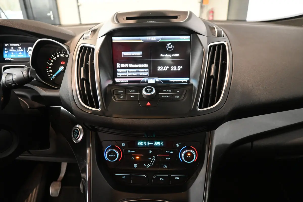 1.0 Titanium Clima Cruise control Navigatie Rijklaarprijs Inruil Mogelijk!