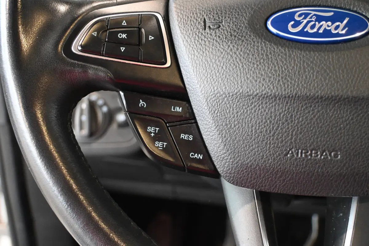 1.0 Titanium Clima Cruise control Navigatie Rijklaarprijs Inruil Mogelijk!