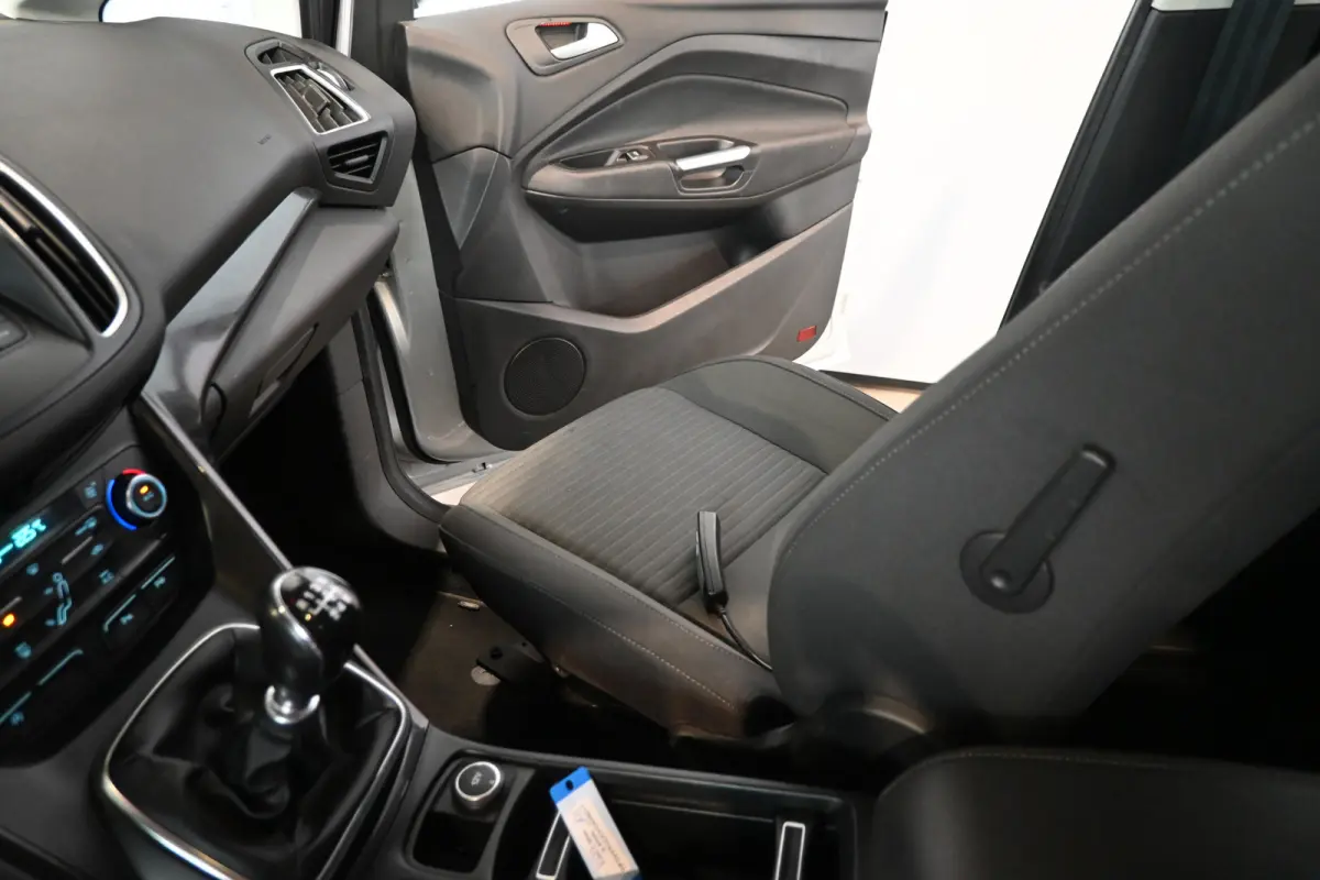 1.0 Titanium Clima Cruise control Navigatie Rijklaarprijs Inruil Mogelijk!