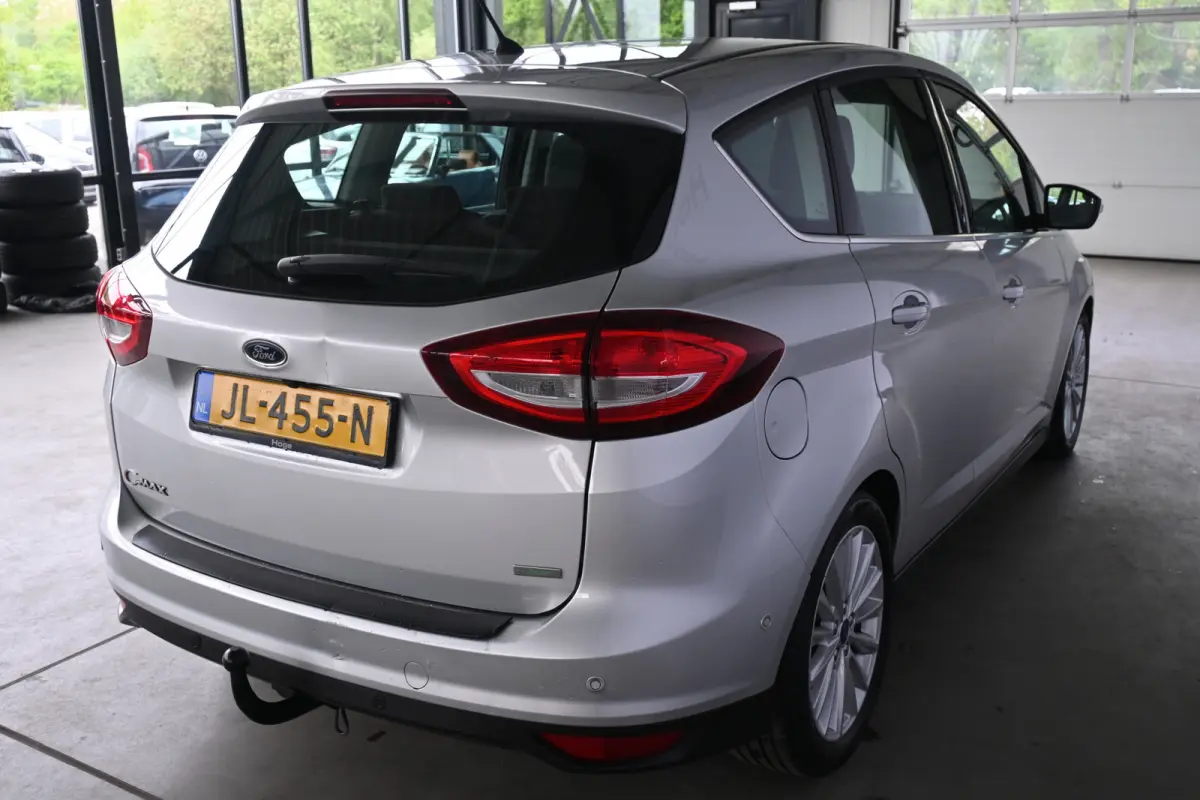 1.0 Titanium Clima Cruise control Navigatie Rijklaarprijs Inruil Mogelijk!