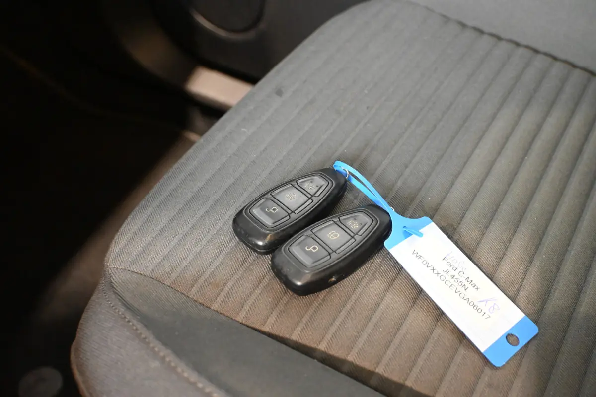 1.0 Titanium Clima Cruise control Navigatie Rijklaarprijs Inruil Mogelijk!