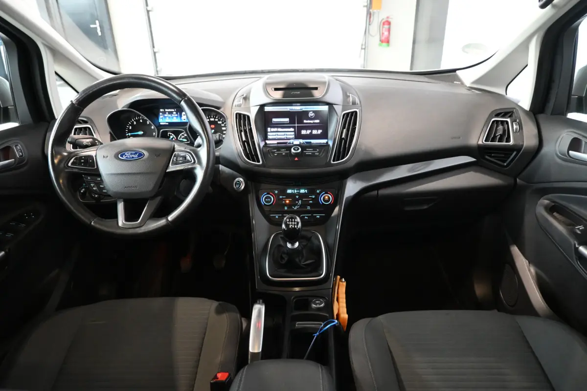 1.0 Titanium Clima Cruise control Navigatie Rijklaarprijs Inruil Mogelijk!