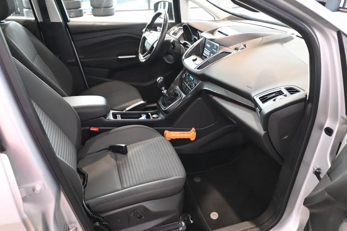 1.0 Titanium Clima Cruise control Navigatie Rijklaarprijs Inruil Mogelijk!