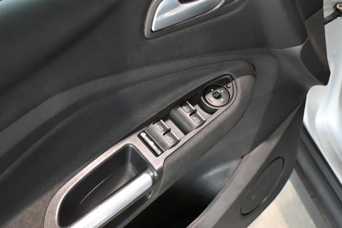 1.0 Titanium Clima Cruise control Navigatie Rijklaarprijs Inruil Mogelijk!
