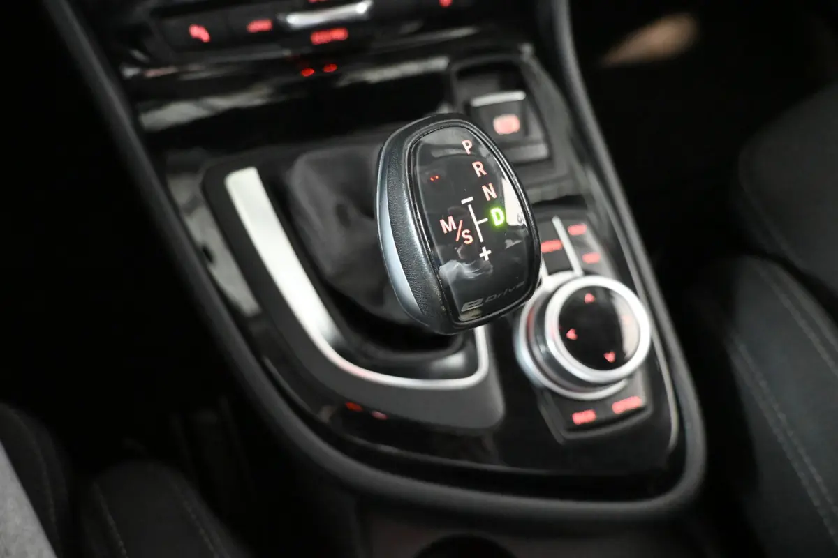 225xe iPerformance xDrive Executive Automaat Navigatie Goed Onderhouden! Inruil Mogelijk!