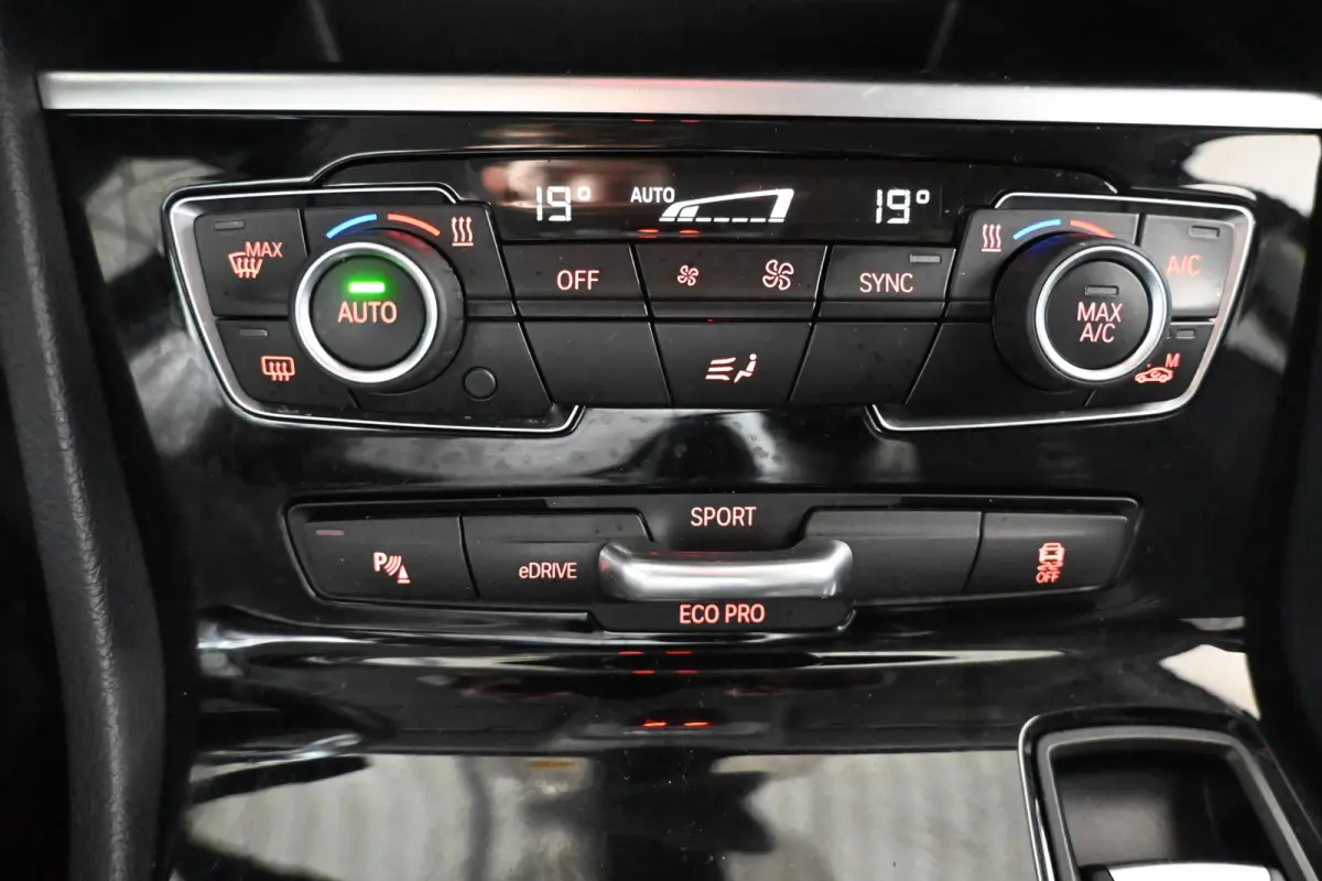 225xe iPerformance xDrive Executive Automaat Navigatie Goed Onderhouden! Inruil Mogelijk!