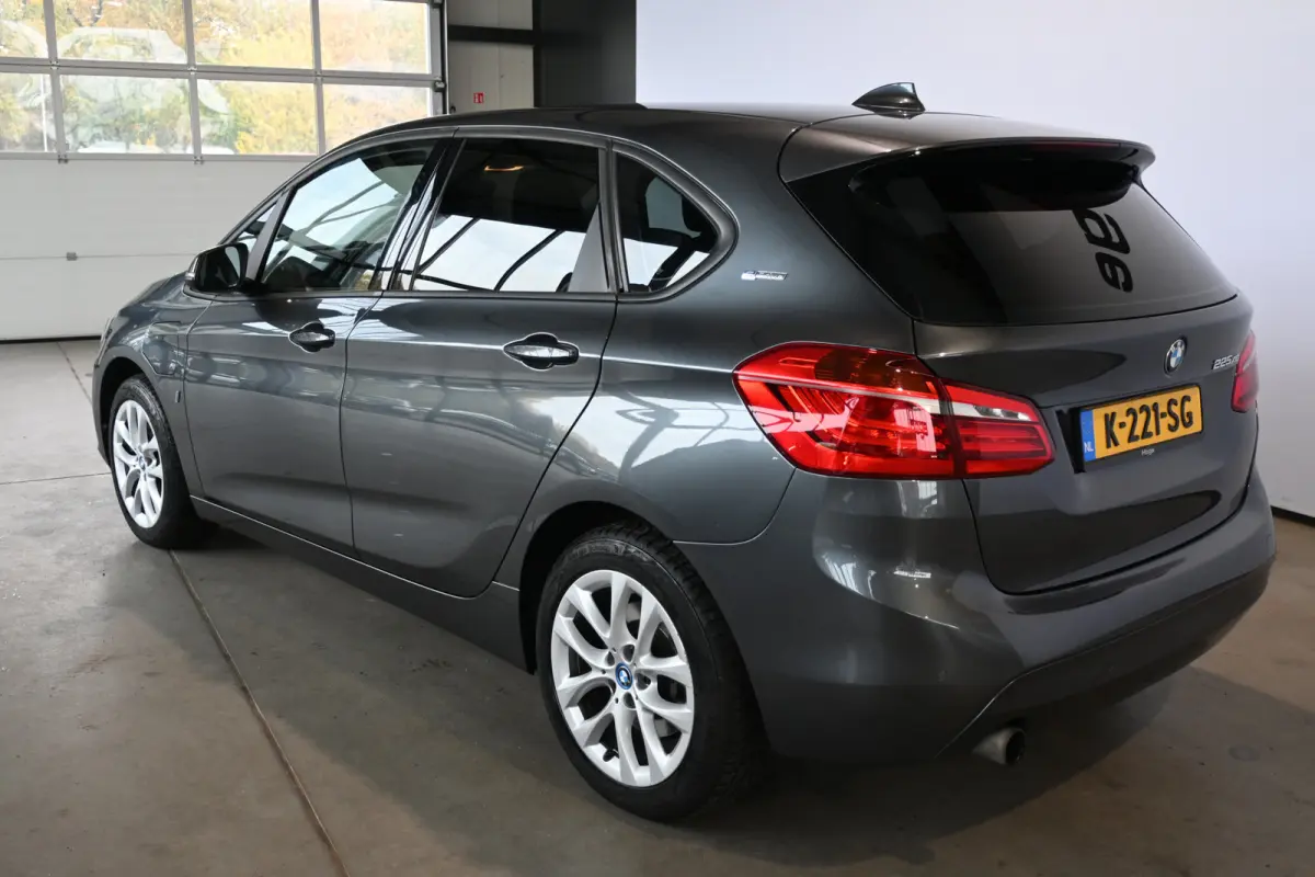 225xe iPerformance xDrive Executive Automaat Navigatie Goed Onderhouden! Inruil Mogelijk!