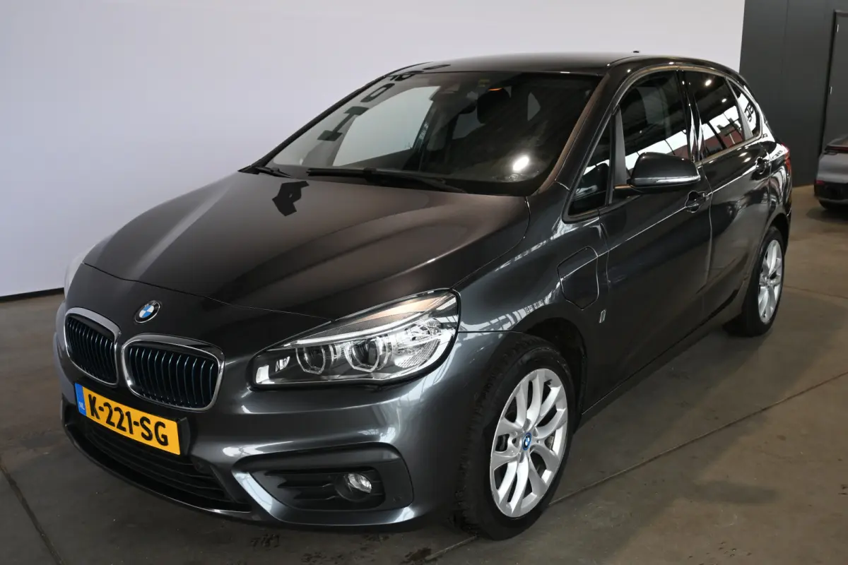 225xe iPerformance xDrive Executive Automaat Navigatie Goed Onderhouden! Inruil Mogelijk!