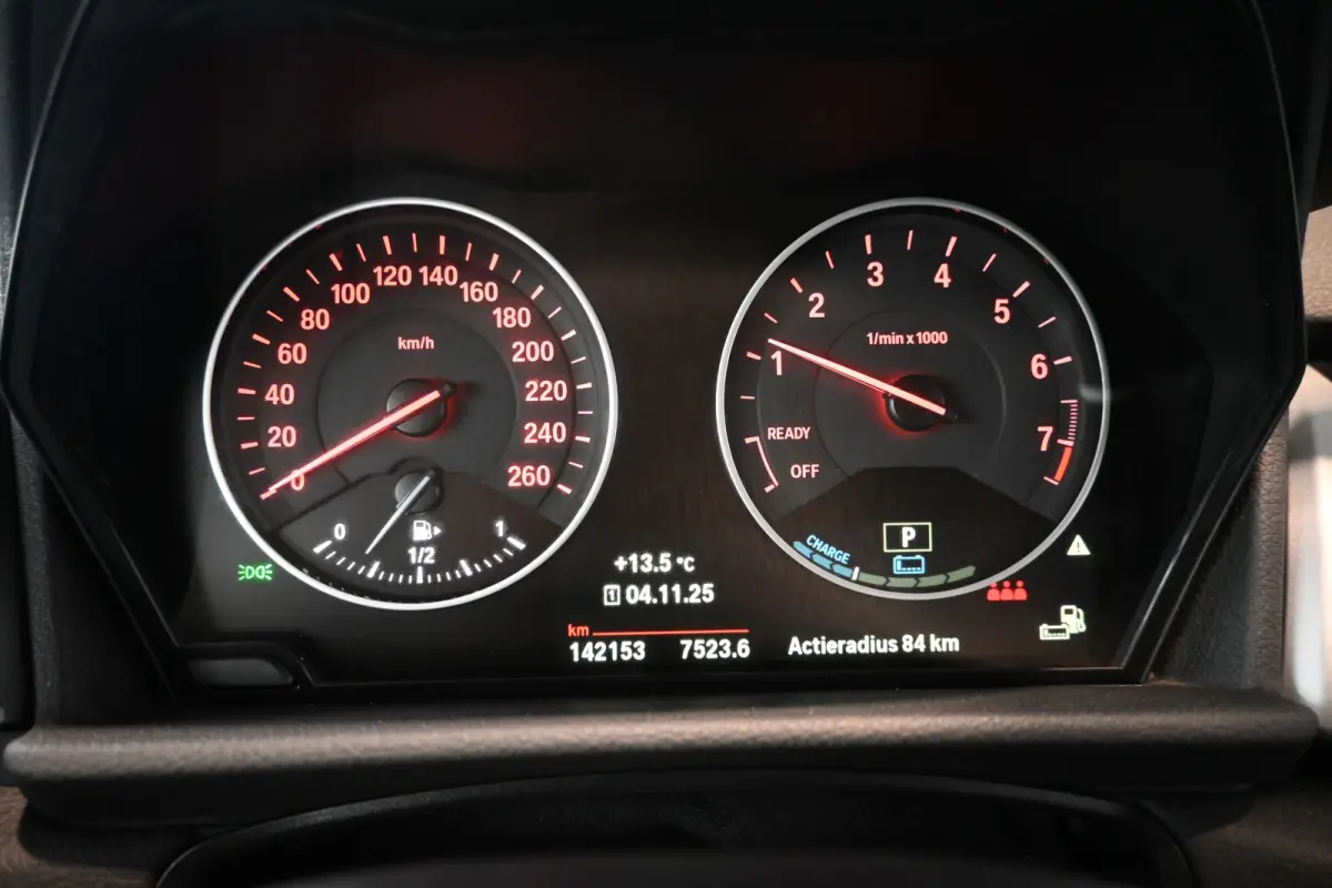 225xe iPerformance xDrive Executive Automaat Navigatie Goed Onderhouden! Inruil Mogelijk!