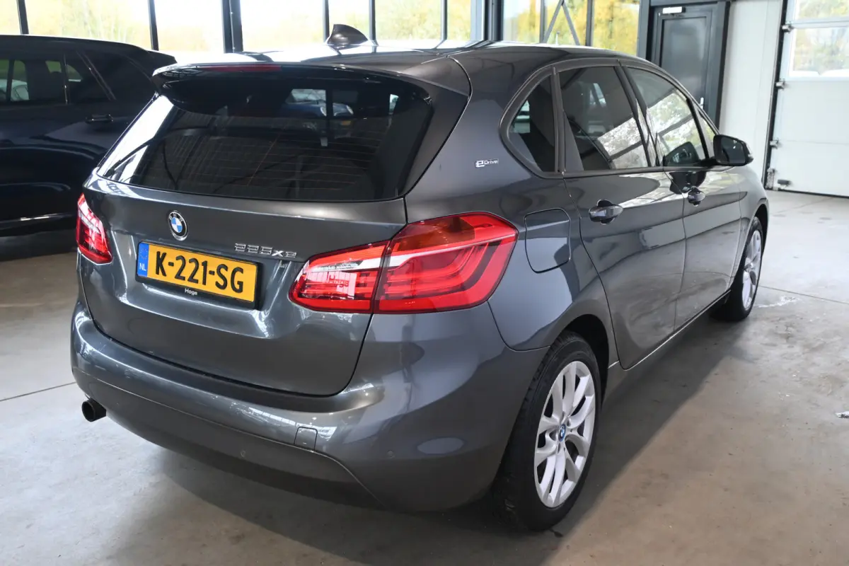 225xe iPerformance xDrive Executive Automaat Navigatie Goed Onderhouden! Inruil Mogelijk!