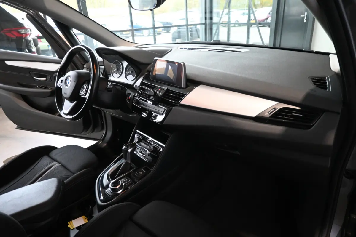 225xe iPerformance xDrive Executive Automaat Navigatie Goed Onderhouden! Inruil Mogelijk!