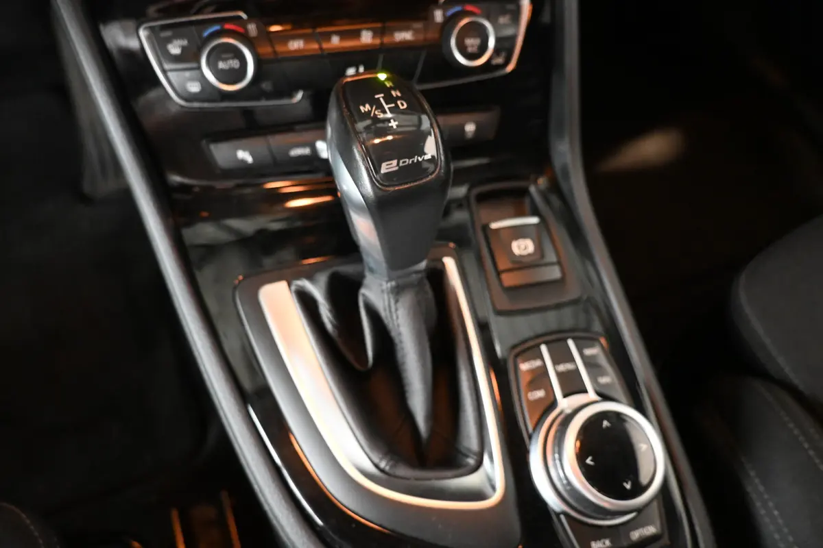 225xe iPerformance xDrive Executive Automaat Navigatie Goed Onderhouden! Inruil Mogelijk!