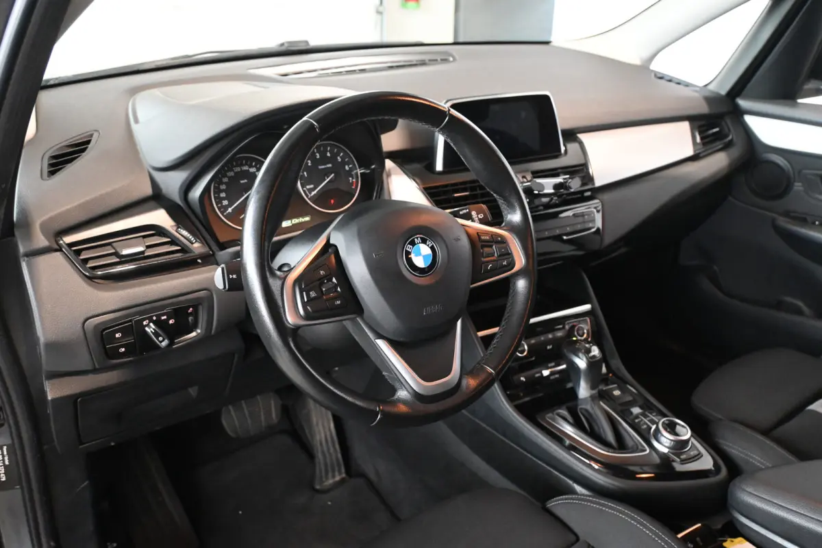 225xe iPerformance xDrive Executive Automaat Navigatie Goed Onderhouden! Inruil Mogelijk!
