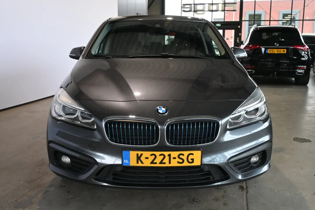 225xe iPerformance xDrive Executive Automaat Navigatie Goed Onderhouden! Inruil Mogelijk!