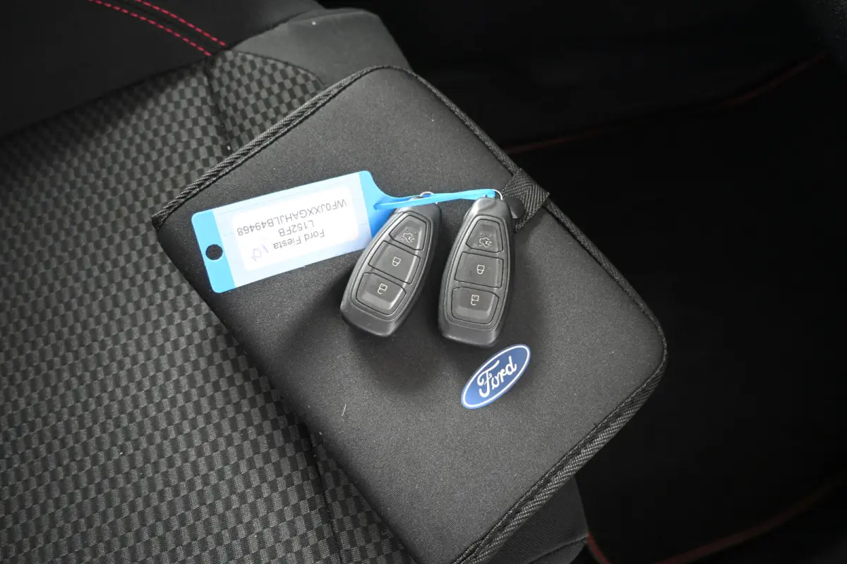 1.0 EcoBoost ST-Line Navigatie Stuur/Stoelverwarming LED Carplay Rijklaarprijs! Inruil Mogelijk!