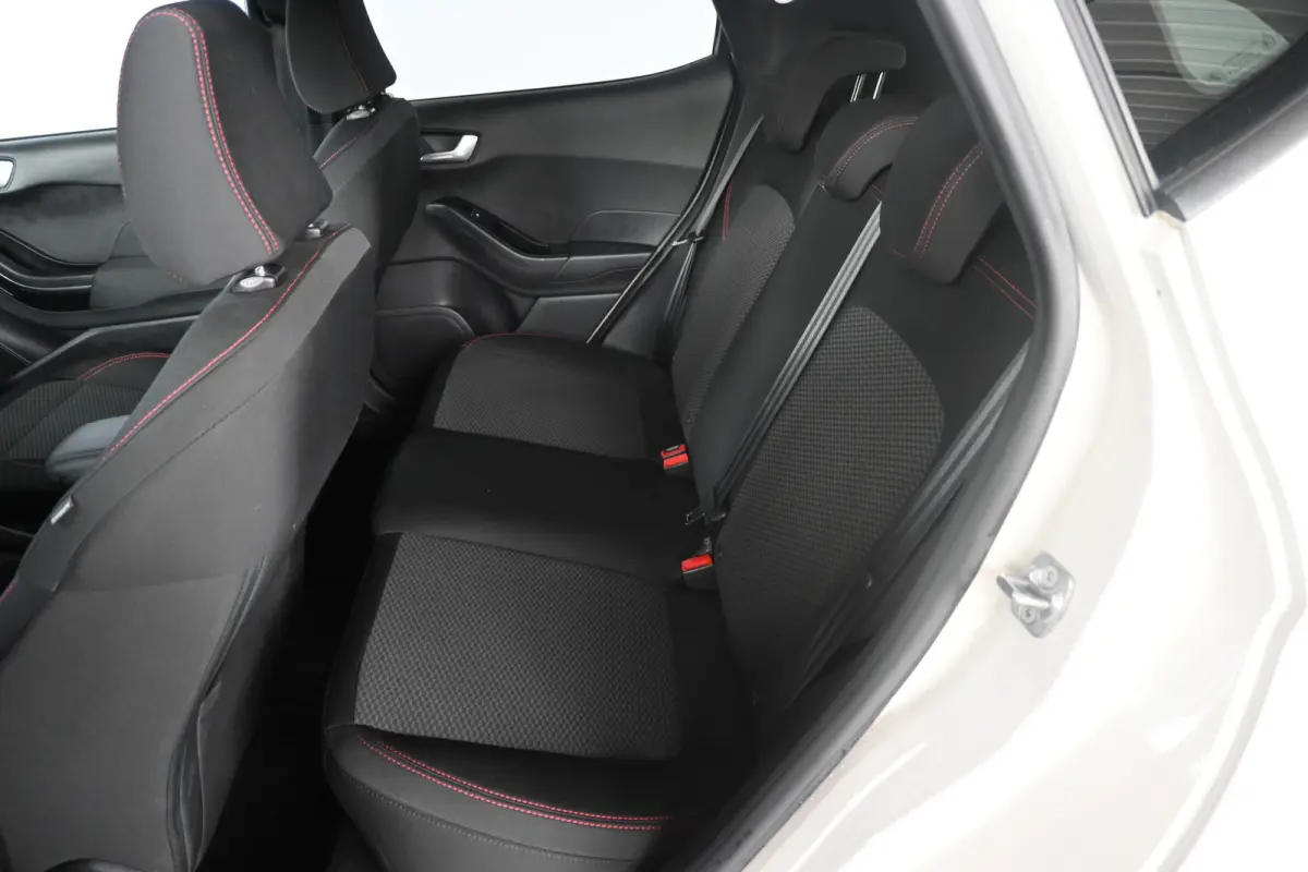 1.0 EcoBoost ST-Line Navigatie Stuur/Stoelverwarming LED Carplay Rijklaarprijs! Inruil Mogelijk!
