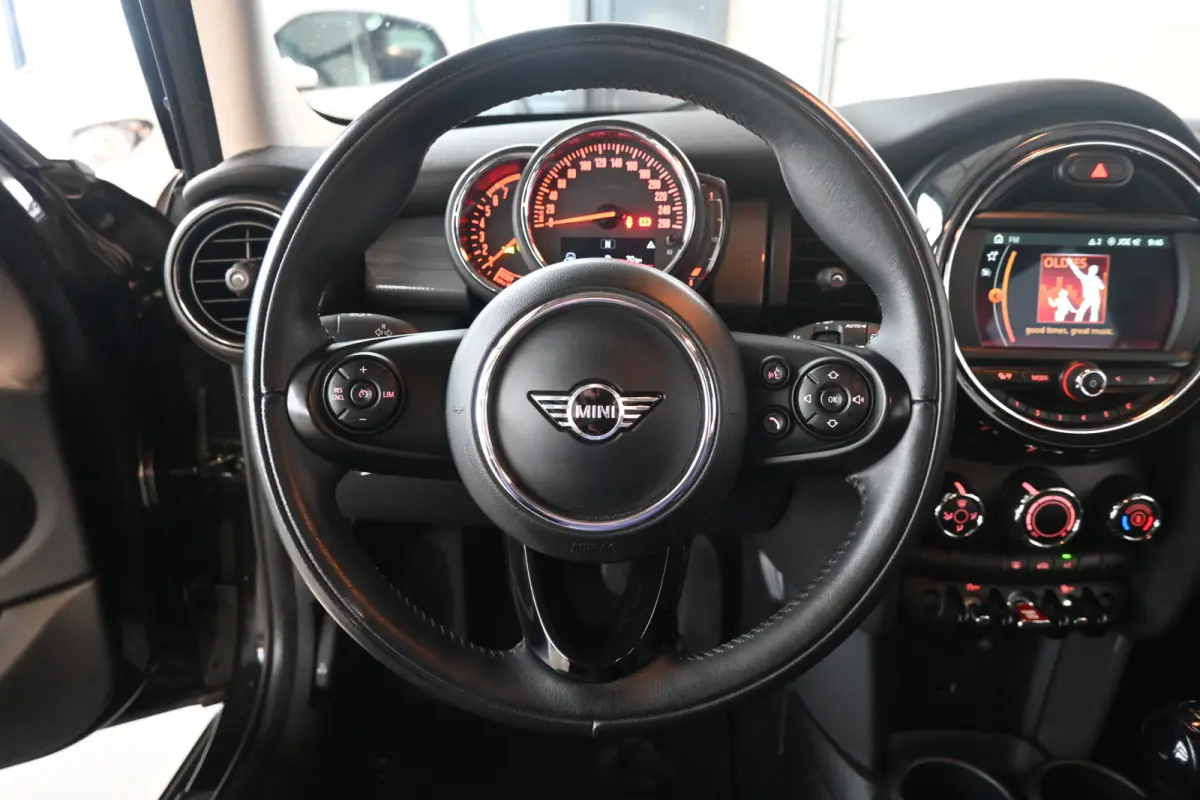 Mini 1.5 Airco Navigatie LED Cruise Control Direct Leverbaar! Rijklaarprijs Inruil Mogelijk!