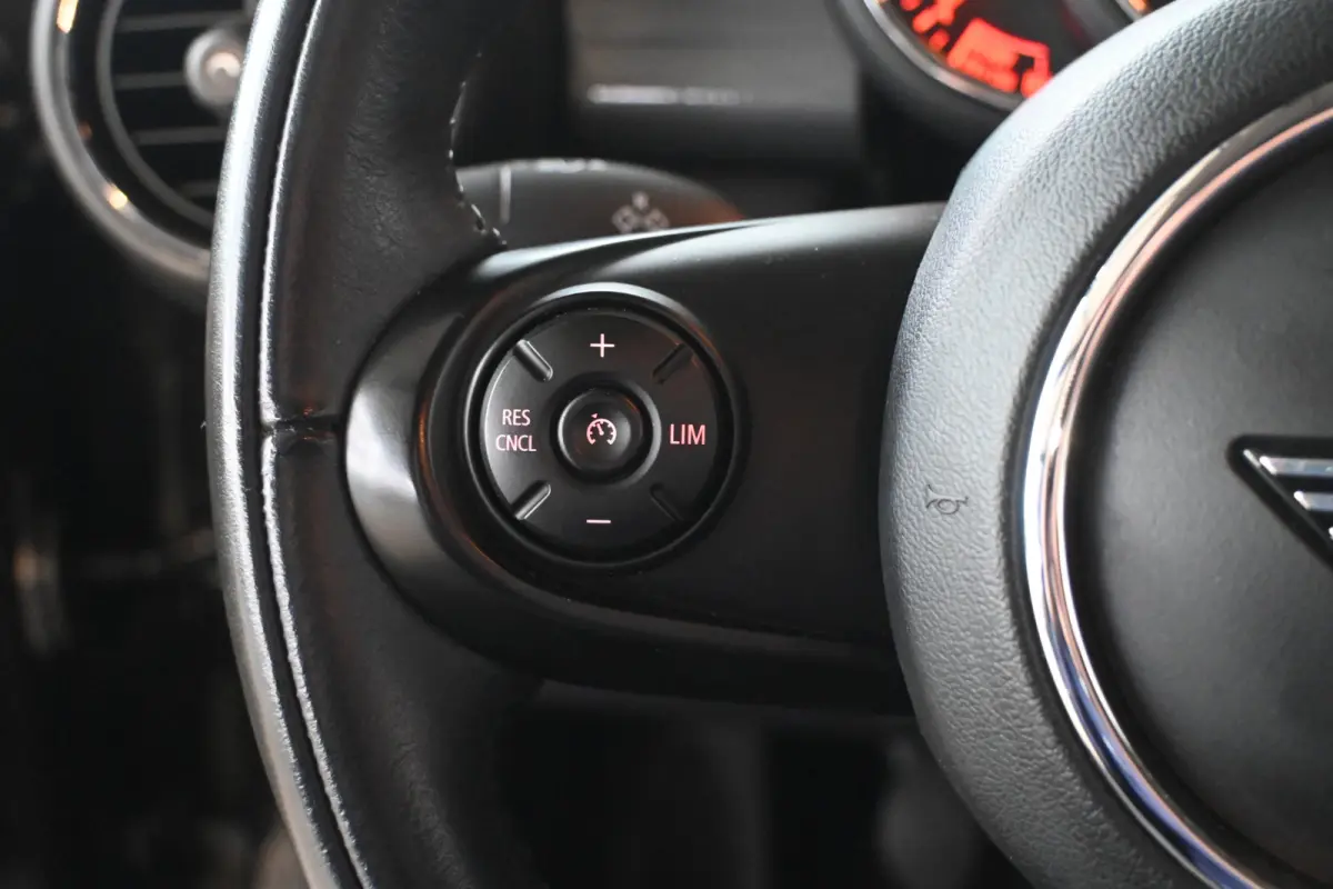 Mini 1.5 Airco Navigatie LED Cruise Control Direct Leverbaar! Rijklaarprijs Inruil Mogelijk!