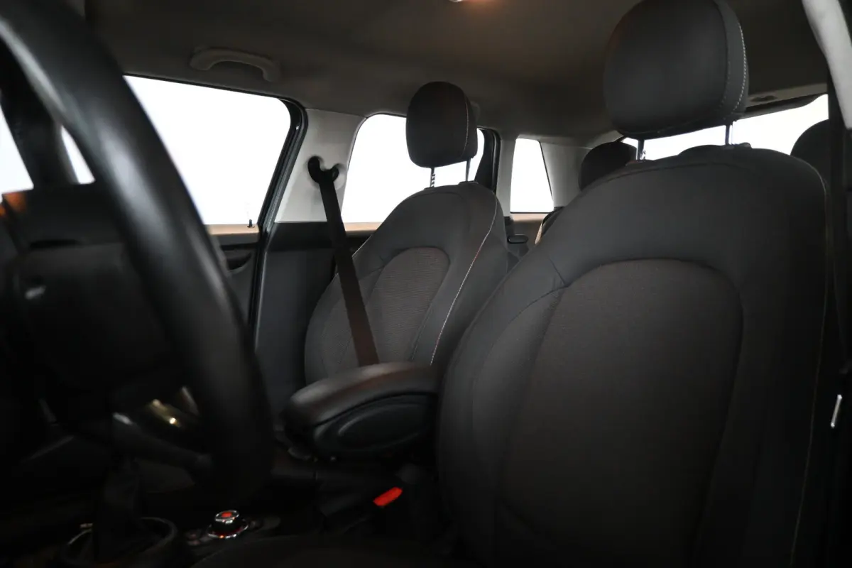 Mini 1.5 Airco Navigatie LED Cruise Control Direct Leverbaar! Rijklaarprijs Inruil Mogelijk!