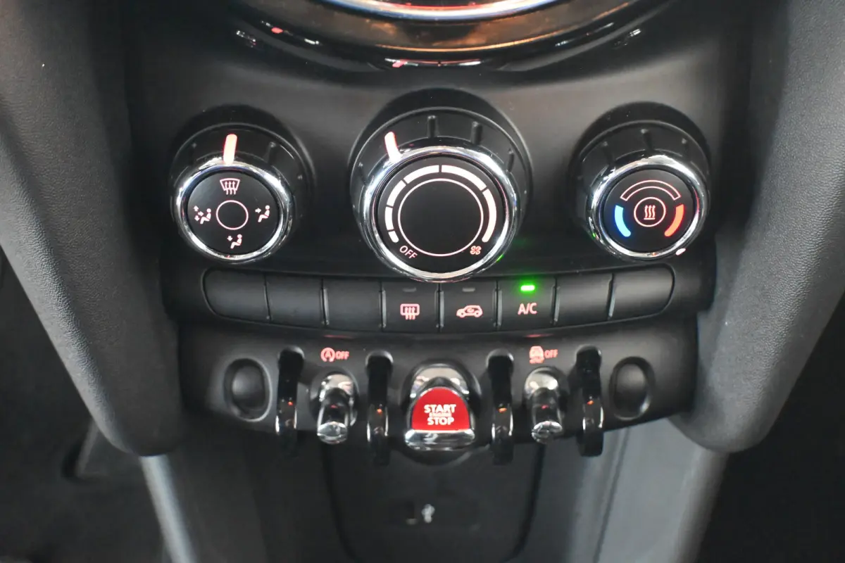 Mini 1.5 Airco Navigatie LED Cruise Control Direct Leverbaar! Rijklaarprijs Inruil Mogelijk!