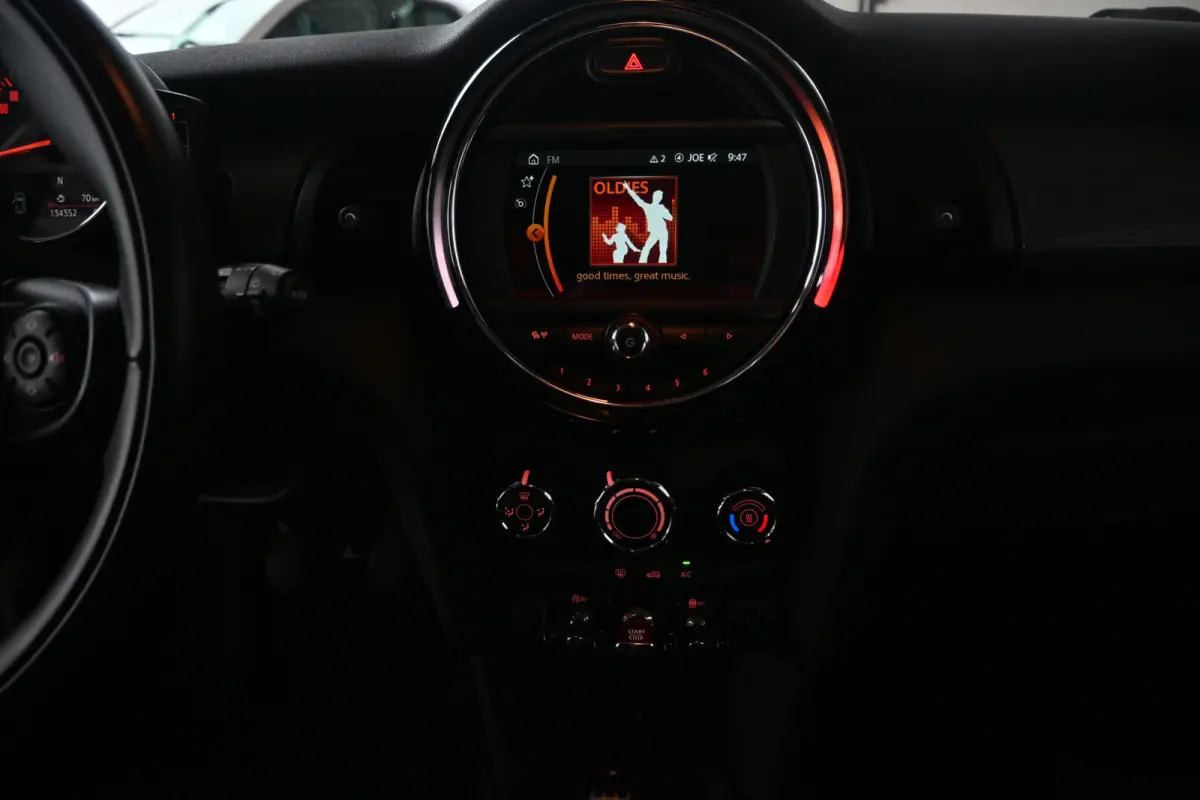 Mini 1.5 Airco Navigatie LED Cruise Control Direct Leverbaar! Rijklaarprijs Inruil Mogelijk!