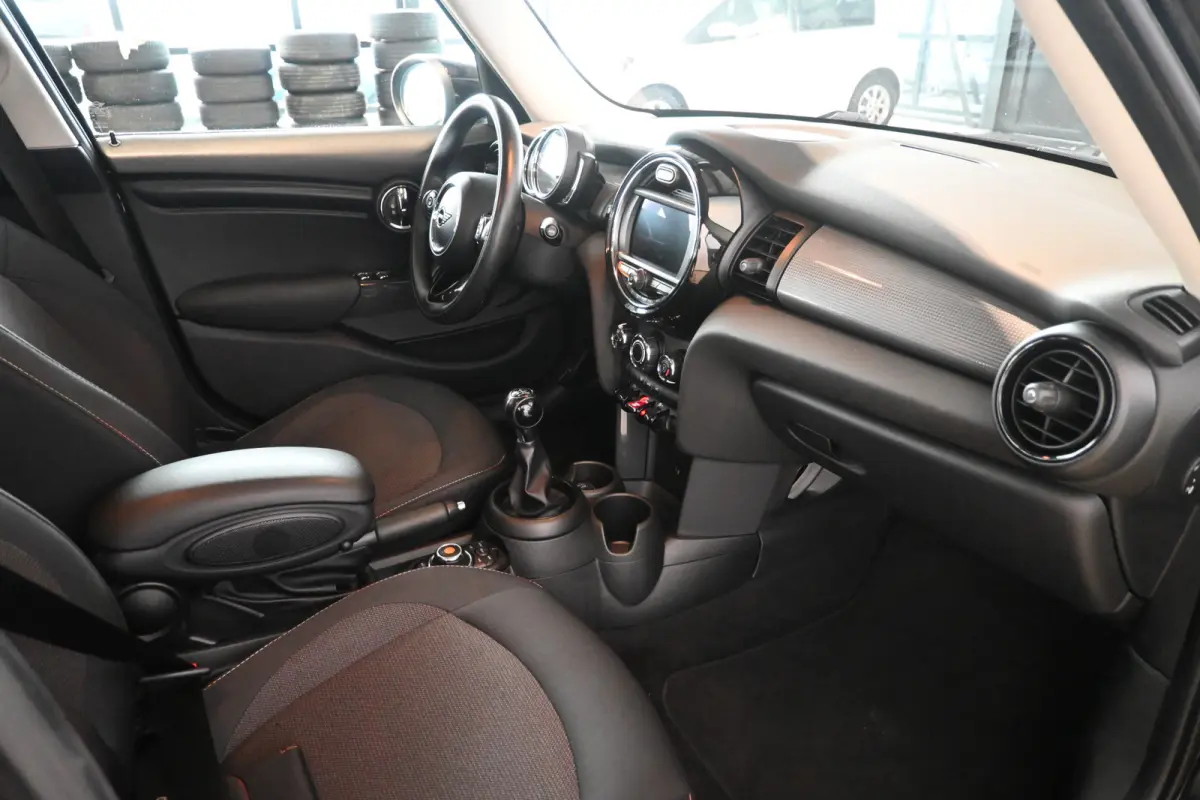 Mini 1.5 Airco Navigatie LED Cruise Control Direct Leverbaar! Rijklaarprijs Inruil Mogelijk!
