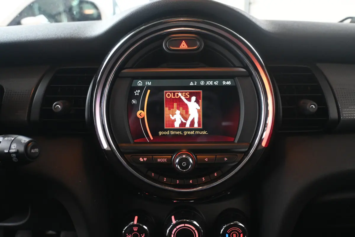 Mini 1.5 Airco Navigatie LED Cruise Control Direct Leverbaar! Rijklaarprijs Inruil Mogelijk!