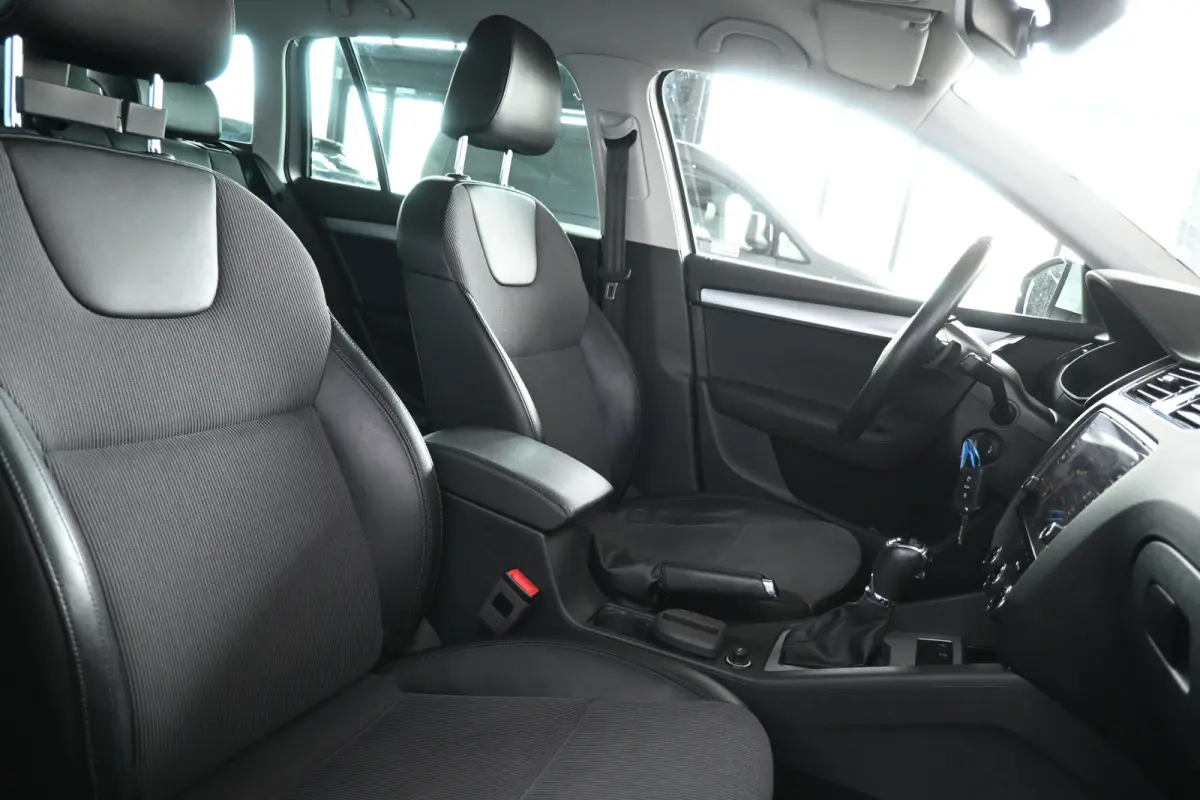 1.0 TSI Greentech Ambition Business Automaat Navigatie Stoelverwarming Rijklaarprijs! Inruil Mogelijk!