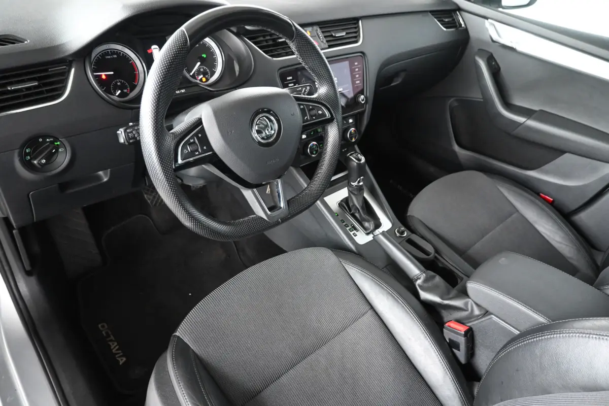 1.0 TSI Greentech Ambition Business Automaat Navigatie Stoelverwarming Rijklaarprijs! Inruil Mogelijk!