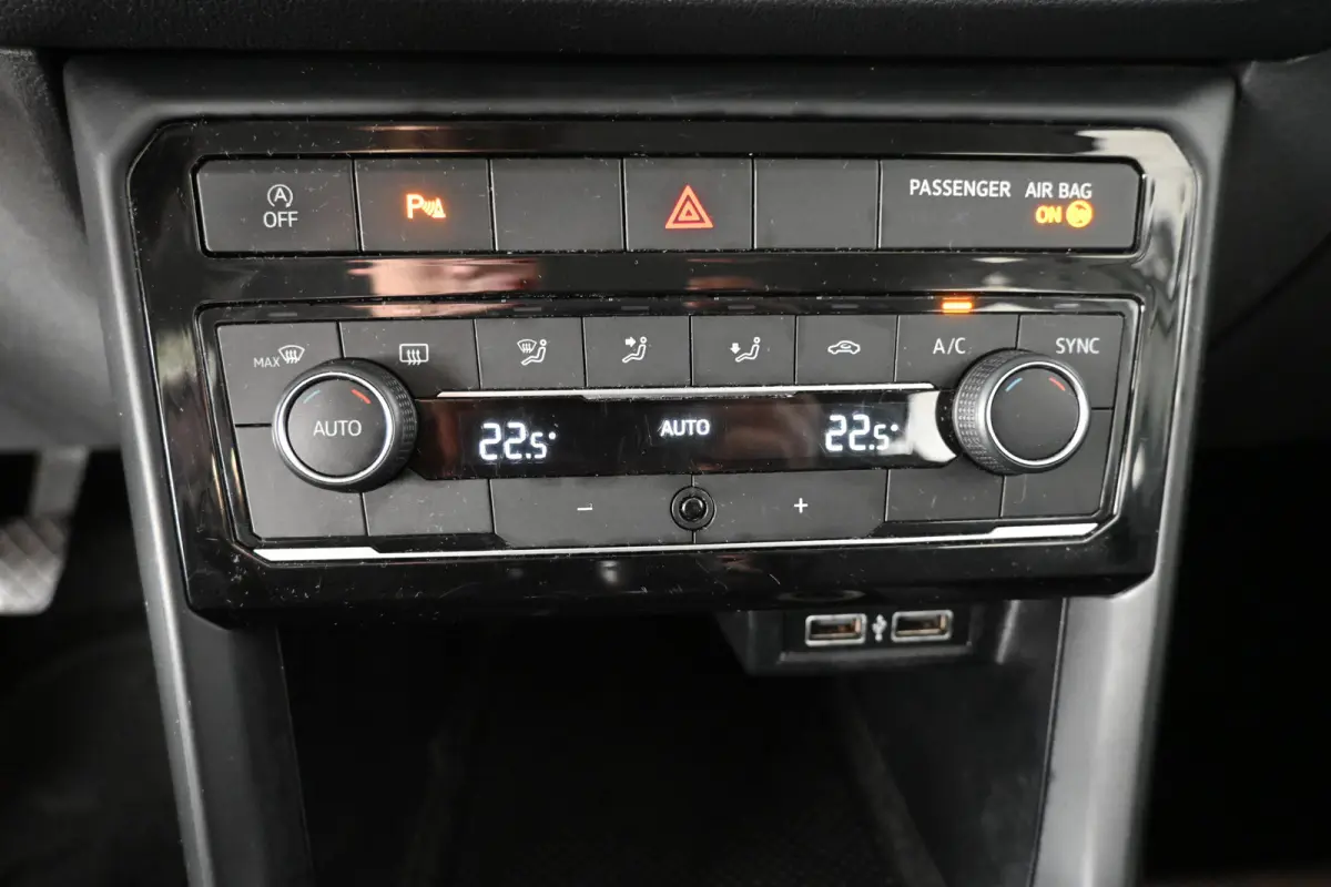 1.0 TSI Life Clima Cruise Control Navigatie Carplay Camera Rijklaarprijs Inruil Mogelijk!