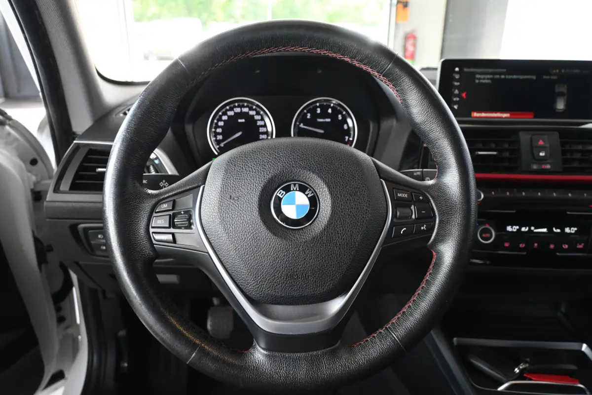 116i Sport Cima Navigatie Pdc Cruise Control LED Stoelverwarming Inruil Mogelijk!