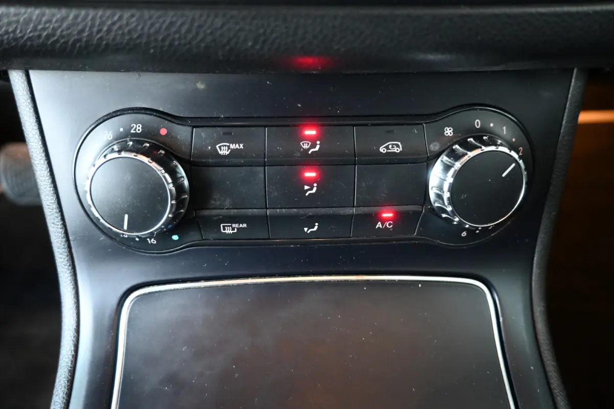 180 Ambition Automaat Cruise Airco Navigatie Trekhaak Panoramdak 1e Eigenaar Inruil Mogelijk!