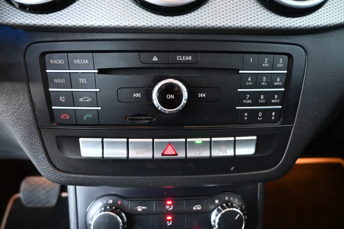 180 Ambition Automaat Cruise Airco Navigatie Trekhaak Panoramdak 1e Eigenaar Inruil Mogelijk!