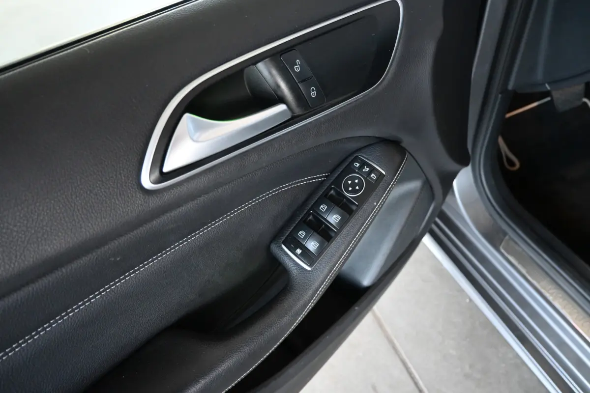 180 Ambition Automaat Cruise Airco Navigatie Trekhaak Panoramdak 1e Eigenaar Inruil Mogelijk!