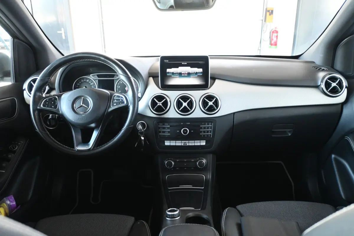180 Ambition Automaat Cruise Airco Navigatie Trekhaak Panoramdak 1e Eigenaar Inruil Mogelijk!