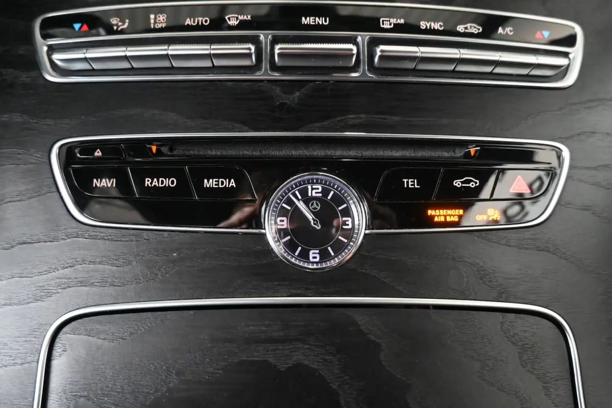 220 d Edition 1 Automaat Clima Navigatie Leder Stoelverwarming Rijklaarprijs Inruil Mogelijk!