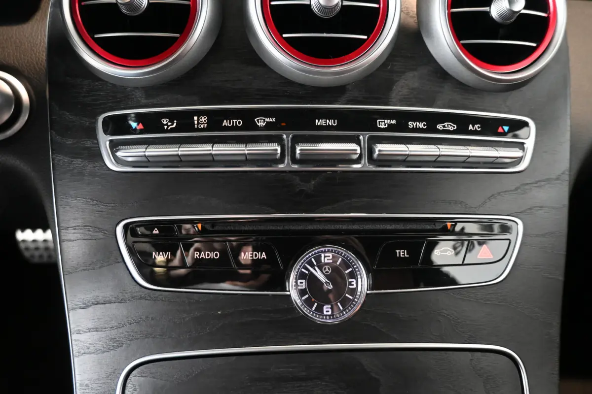 220 d Edition 1 Automaat Clima Navigatie Leder Stoelverwarming Rijklaarprijs Inruil Mogelijk!